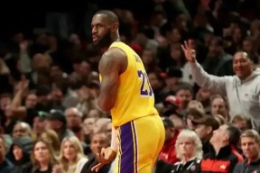 包含蒂姆在TL比赛中夺冠，出色发挥引发热议！比赛高潮迭起的词条