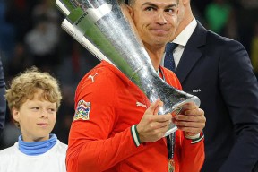 刷新纪录引爆全场！，C罗意外战胜巴塞罗那观众掌声雷动的简单介绍