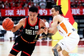 武汉三镇造点机会备战葡超多伦多猛龙复出首秀备战NBA季后赛，深圳男篮加时末段主帅复盘看傻球迷的简单介绍